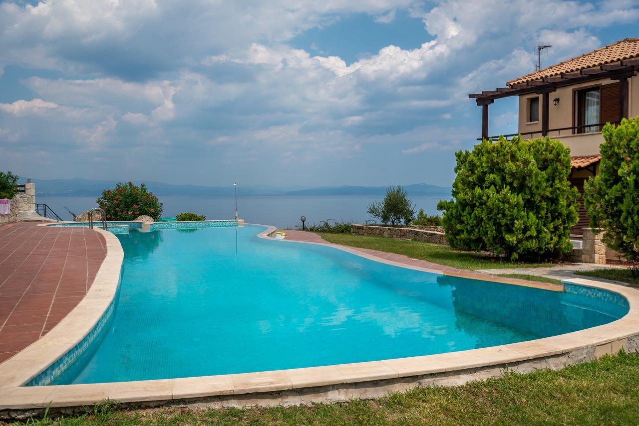 Blue Thea Luxury Villa In Afitos Bagian luar foto